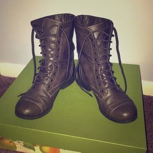 Combat boots